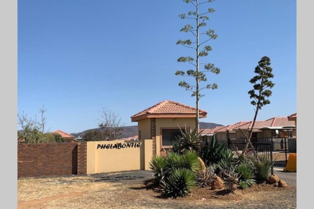 Rhino House With 3 Bedrooms Next To Pilanesberg And Sun City Mogwase Экстерьер фото